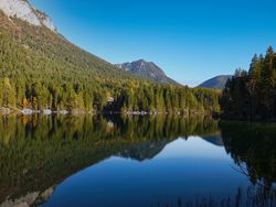 See mit Wasserspiegelung