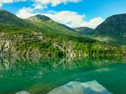 Felsenlandschaft mit See